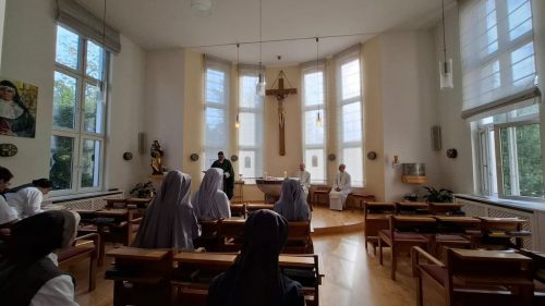 Foto 33 di 44