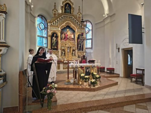 Foto 1 di 12