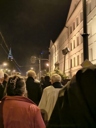 Foto 8 di 16
